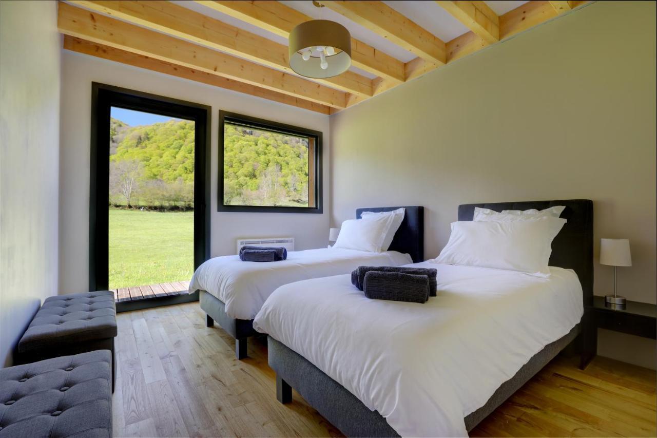 La Dormeuse Du Val Villa Chambon-sur-Lac Luaran gambar
