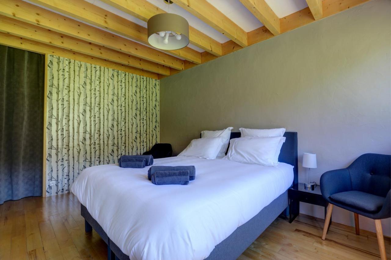 La Dormeuse Du Val Villa Chambon-sur-Lac Luaran gambar